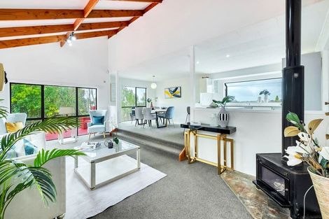 Photo of property in 1/15 Kupari Place, Totara Vale, Auckland, 0629