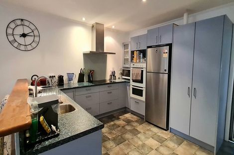 Photo of property in 37 Brandon Street, Featherston, 5710