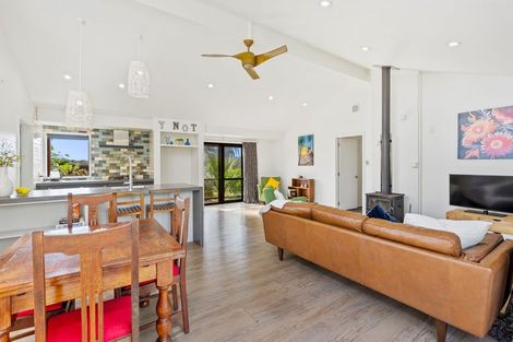 Photo of property in 13 Ferry Road, Waipu, 0510