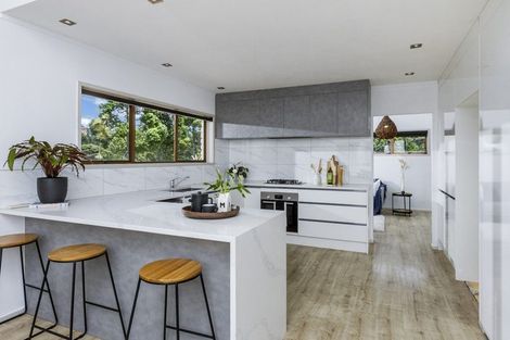 Photo of property in 18 Mappin Place, Chatswood, Auckland, 0626