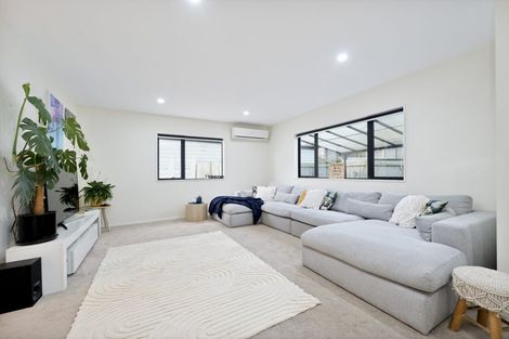 Photo of property in 5 Dhaka Lane, Ranui, Auckland, 0612