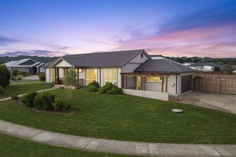 Photo of property in 24 Malbec Place, Huapai, Kumeu, 0810
