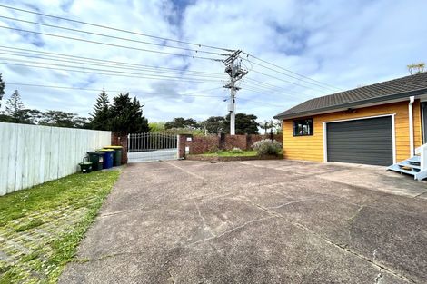 Photo of property in 5 Avonleigh Road, Green Bay, Auckland, 0604