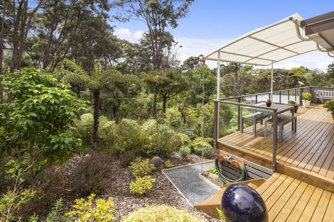 Photo of property in 4 Mccahon Place, Titirangi, Auckland, 0604