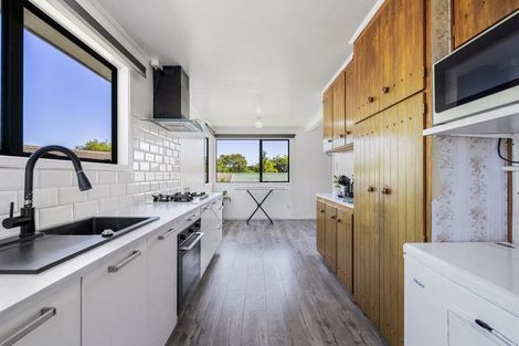 Photo of property in 1/541 Swanson Road, Ranui, Auckland, 0612