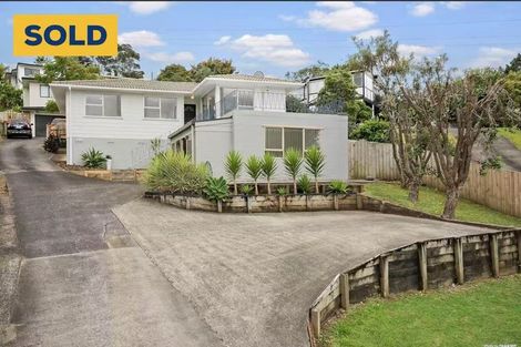 Photo of property in 1/10 Mcquoid Place, Glenfield, Auckland, 0629
