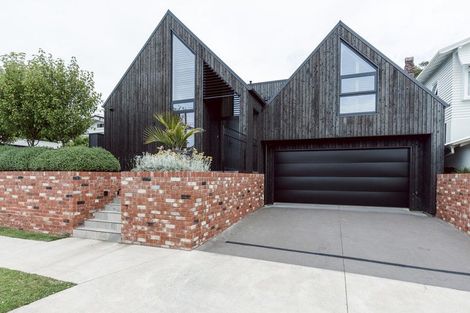 Photo of property in 20 Gilbert Street, New Plymouth, 4310