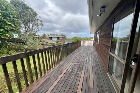 Photo of property in 2/21 Witheford Drive, Bayview, Auckland, 0629