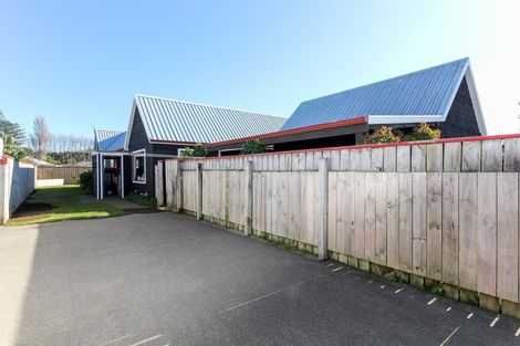 Photo of property in 51 Heta Road, Highlands Park, New Plymouth, 4312