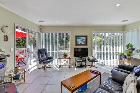 Photo of property in 2/2-22a Balmain Road, Chatswood, Auckland, 0626