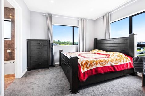 Photo of property in 6 Keiha Crescent, Massey, Auckland, 0614