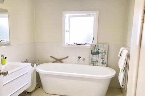 Photo of property in 75 Park Rise, Campbells Bay, Auckland, 0630