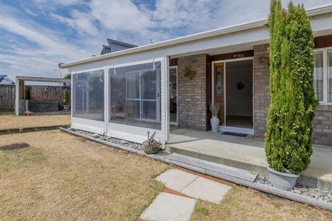 Photo of property in 23 Tobys Way, Waikanae Beach, Waikanae, 5036