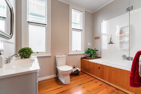 Photo of property in 71 Vauxhall Road, Devonport, Auckland, 0624