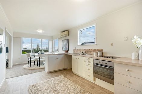 Photo of property in 1/516 Glenfield Road, Bayview, Auckland, 0629