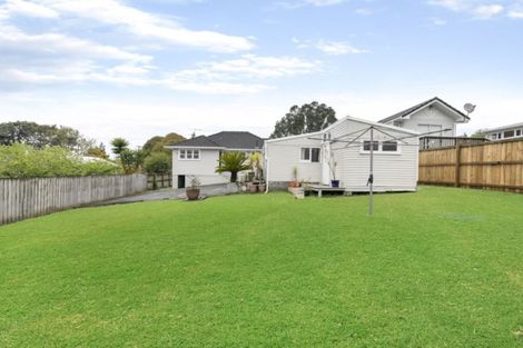 Photo of property in 14 Fairclough Road, Beach Haven, Auckland, 0626
