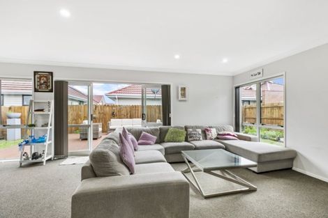 Photo of property in 92 Popokatea Drive, Takanini, 2112