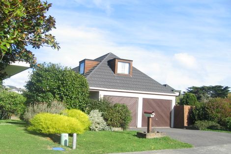 Photo of property in 13 Observatory Close, Whitby, Porirua, 5024