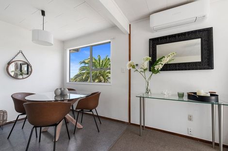 Photo of property in 4a Lavery Place, Sunnynook, Auckland, 0632