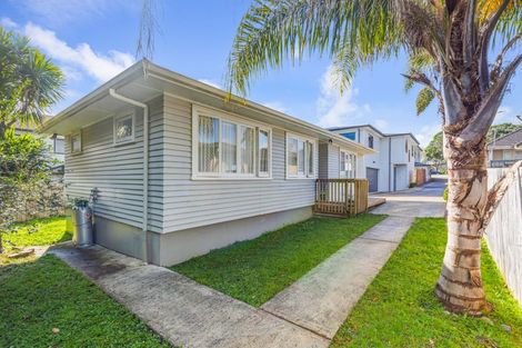 Photo of property in 49a Matipo Road, Te Atatu Peninsula, Auckland, 0610