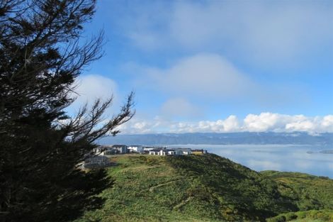 Photo of property in 9b Edgecombe Street, Newlands, Wellington, 6037