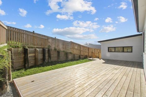 Photo of property in 16 Awa Avenue, Helensville, 0800