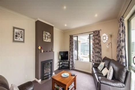 Photo of property in 4 Dryden Court, Kelvin Grove, Palmerston North, 4414