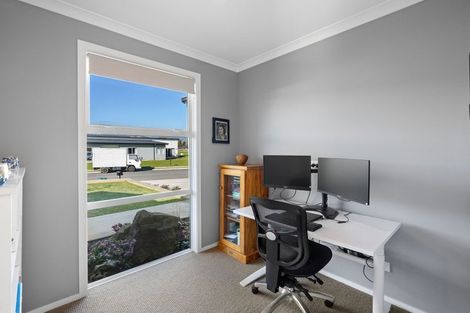 Photo of property in 10 Magnolia Place, Levin, 5510