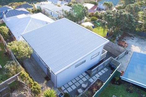 Photo of property in 19b Miles Crescent, Newlands, Wellington, 6037