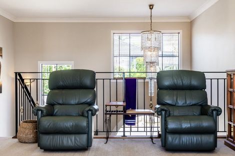 Photo of property in 11 Mackwell Road, Fairview Heights, Auckland, 0632