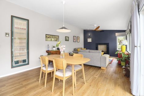 Photo of property in 4 Mccahon Place, Titirangi, Auckland, 0604