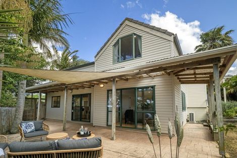 Photo of property in 2/62 Target Road, Totara Vale, Auckland, 0629