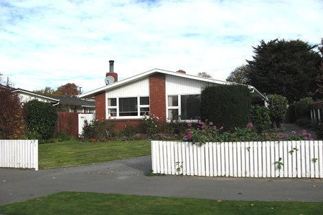 Photo of property in 17 Newbridge Place, Ilam, Christchurch, 8041