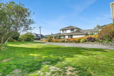 Photo of property in 25 Larsen Crescent, Tawa, Wellington, 5028