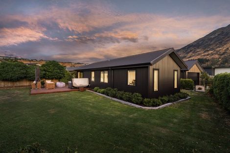 Photo of property in 10 Chadlington Way, Lower Shotover, Queenstown, 9304