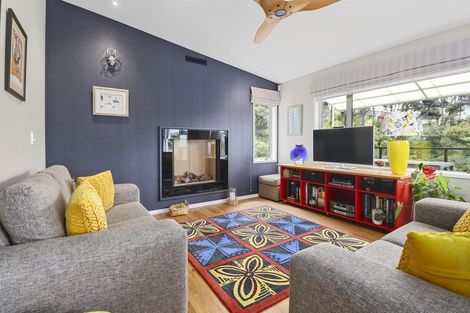Photo of property in 4 Mccahon Place, Titirangi, Auckland, 0604