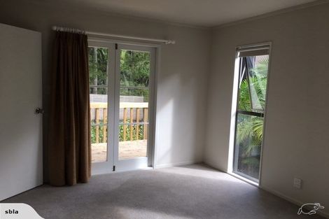 Photo of property in 2/5 Wyvern Place, Glenfield, Auckland, 0629