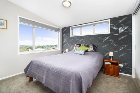 Photo of property in 4 Mccahon Place, Titirangi, Auckland, 0604