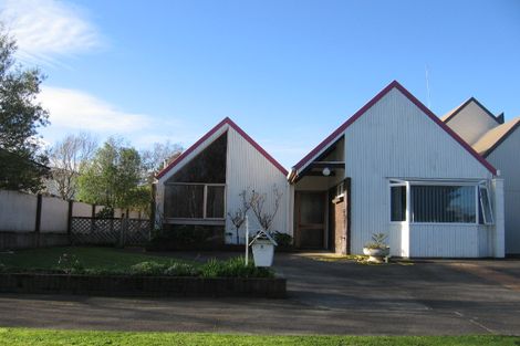 Photo of property in 8 Terry Crescent, Milson, Palmerston North, 4414