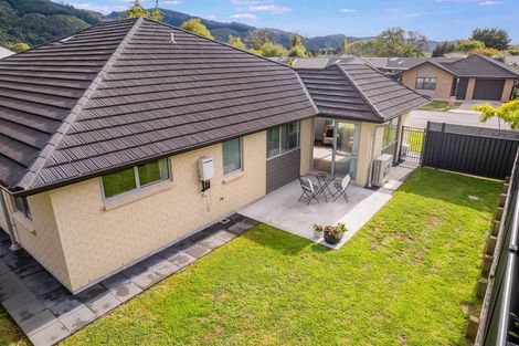 Photo of property in 15 Chalfont Road, Silverstream, Upper Hutt, 5019
