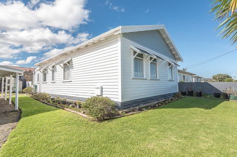 Photo of property in 26 Egmont Street, Castlecliff, Whanganui, 4501