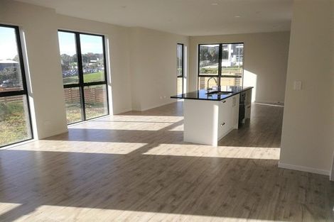 Photo of property in 14 Seafarer Crescent, Stanmore Bay, Whangaparaoa, 0932