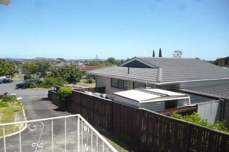 Photo of property in 2/23 Benygloe Place, Highland Park, Auckland, 2010