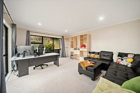 Photo of property in 22 Hogarth Rise, West Harbour, Auckland, 0618
