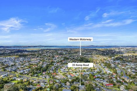 Photo of property in 35 Kemp Road, Massey, Auckland, 0614