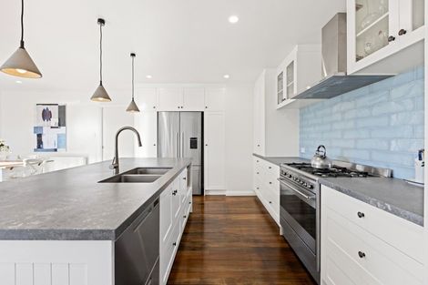 Photo of property in 101 Chaucer Road, Hospital Hill, Napier, 4110