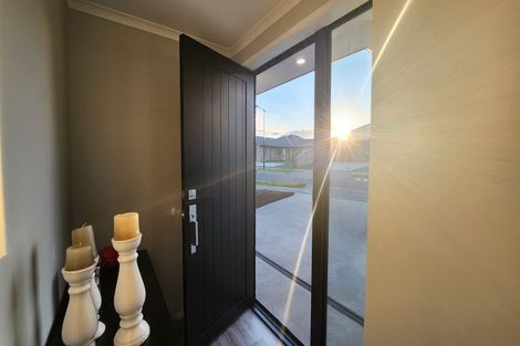 Photo of property in 2 Paapaka Way, Waiuku, 2123