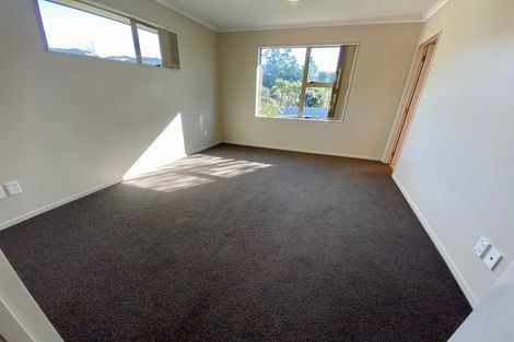 Photo of property in 10 Burton's Drive, Swanson, Auckland, 0614
