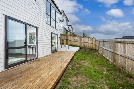 Photo of property in 25 Baumea Rise, Massey, Auckland, 0614