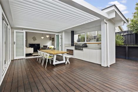 Photo of property in 28 Trent Street, Island Bay, Wellington, 6023